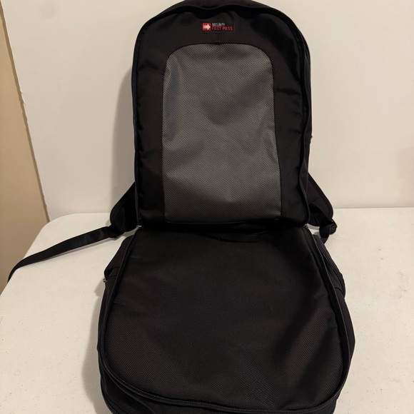 Victorinox Swiss Army Black Architecture 3.0 Zipper Laptop Backpack 31322301 - Picture 7 of 16